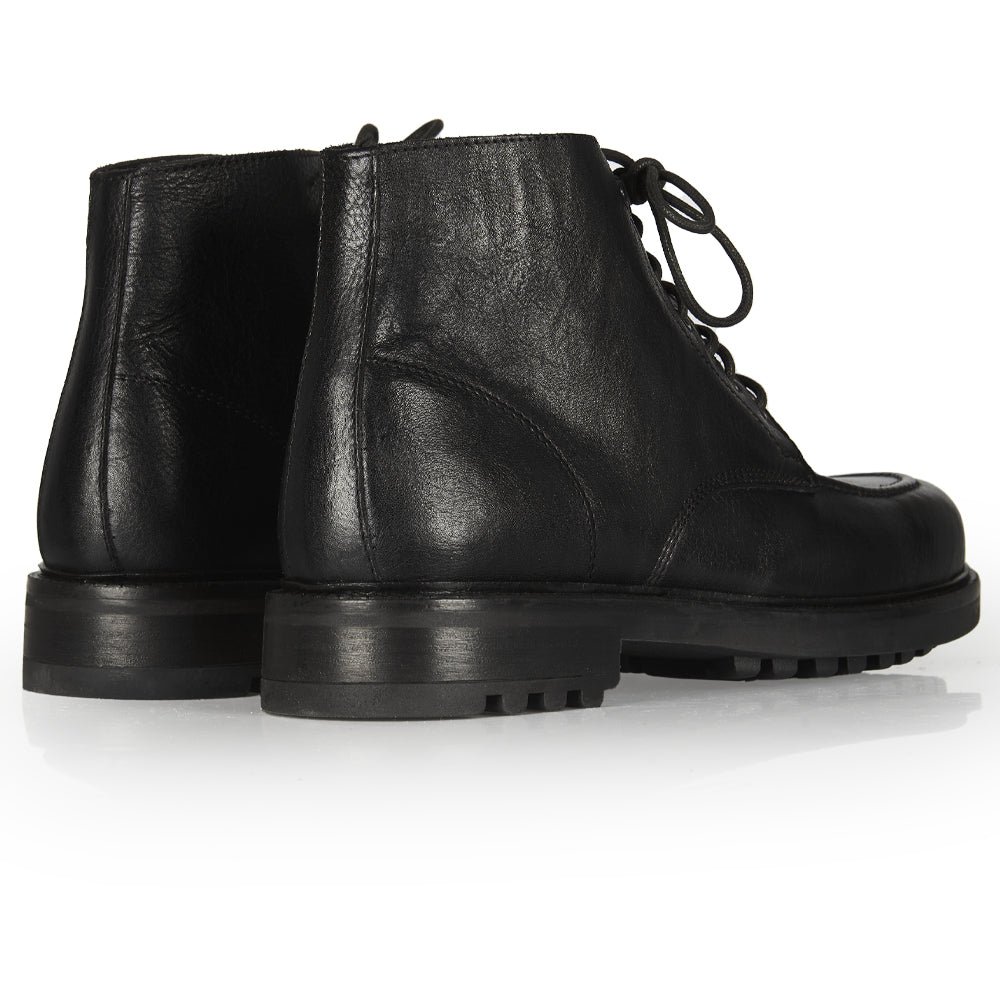 Stivaletto stringato in pelle nera