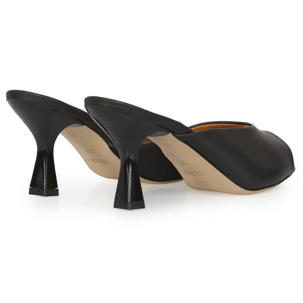 Sandalo in pelle nera