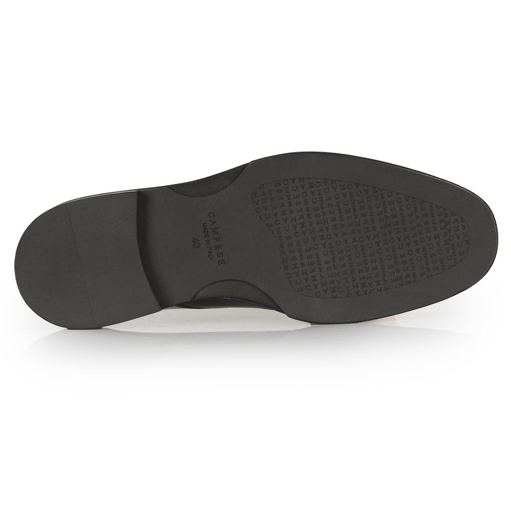 Stringate in pelle nera abrasivata