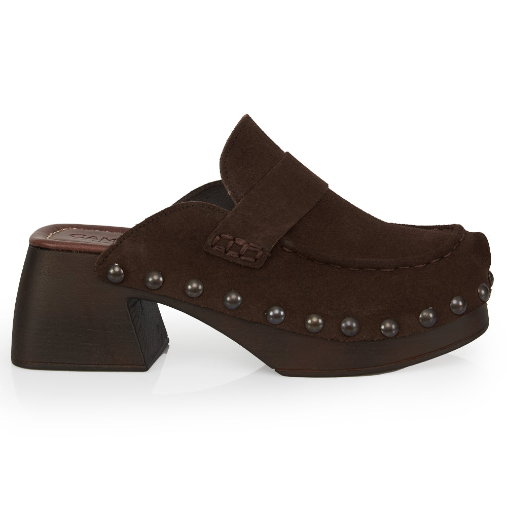 Sabots mocassins en daim marron foncé