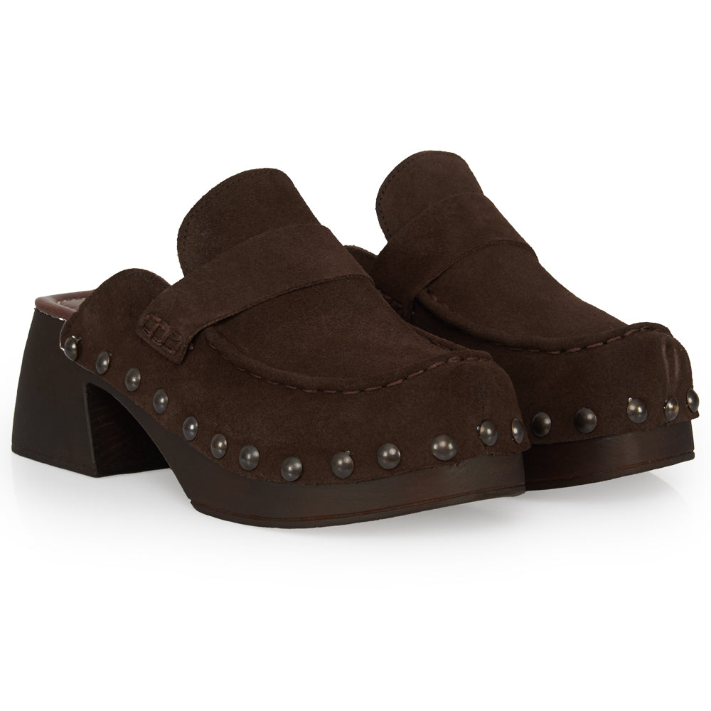 Sabots mocassins en daim marron foncé