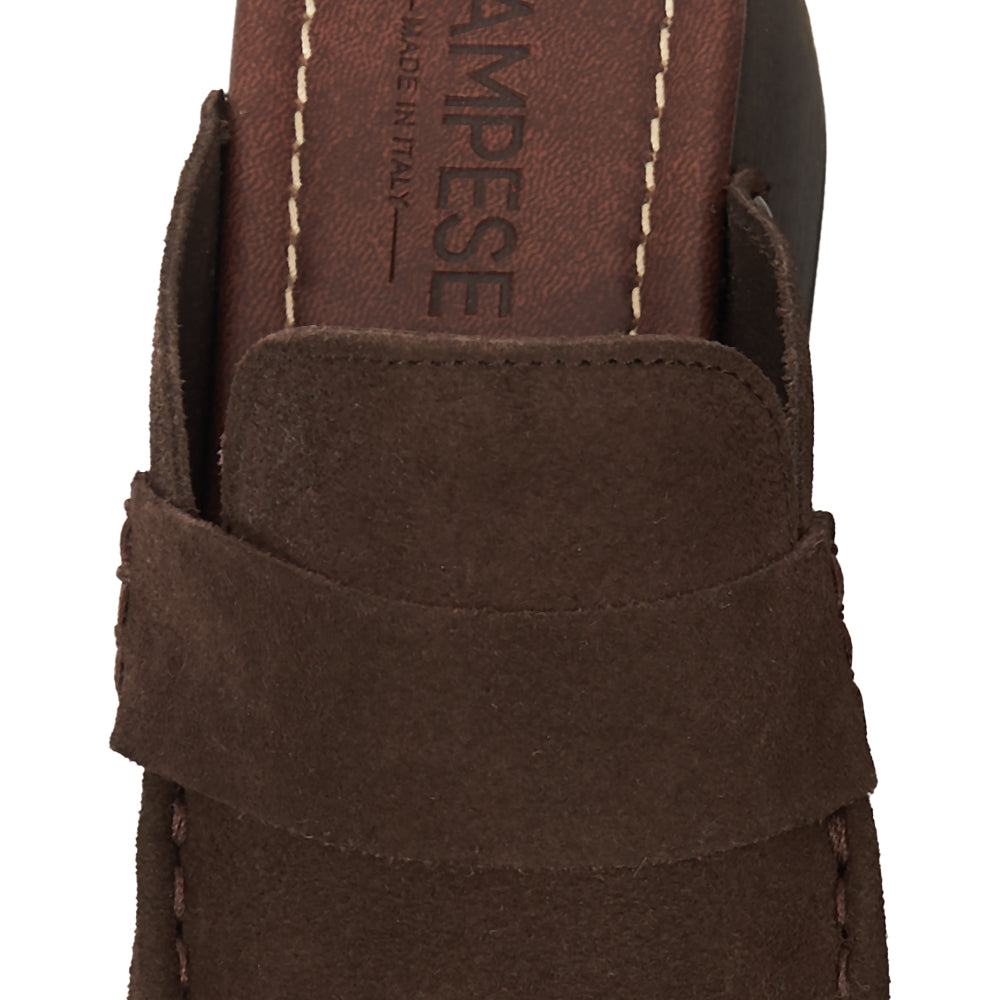 Sabots mocassins en daim marron foncé