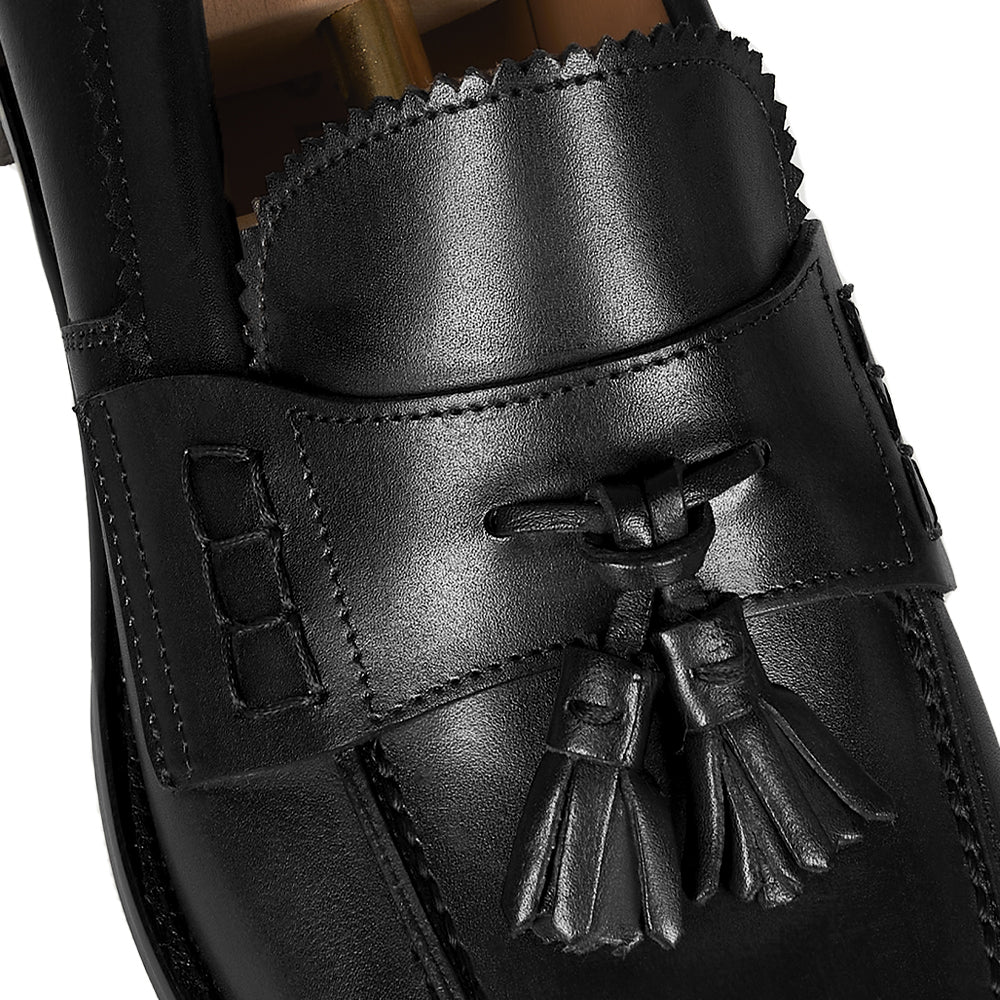 Mocassino tassel in pelle nera