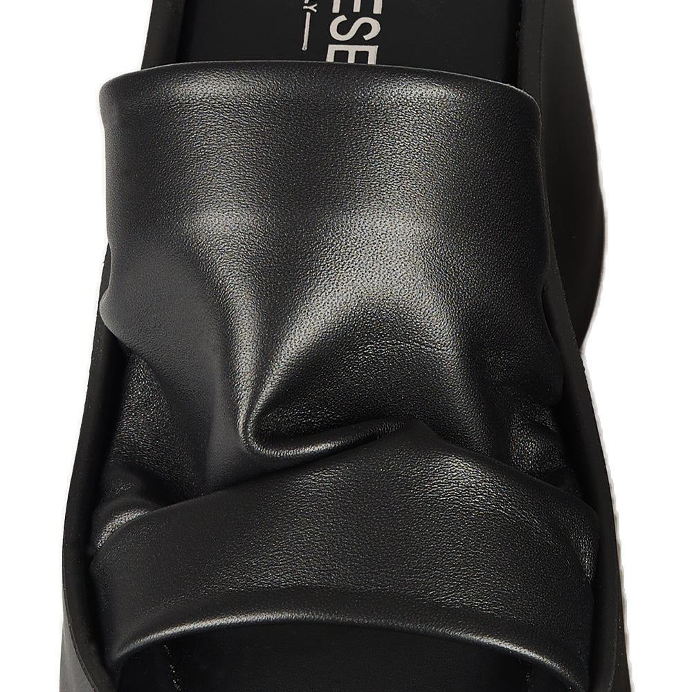 Sandali con zeppa fascia nera