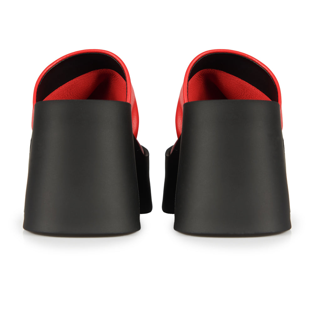 Sandali con zeppa fascia rossa