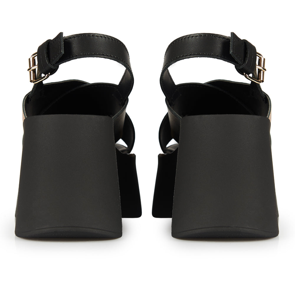 Sandali con zeppa nero e oro