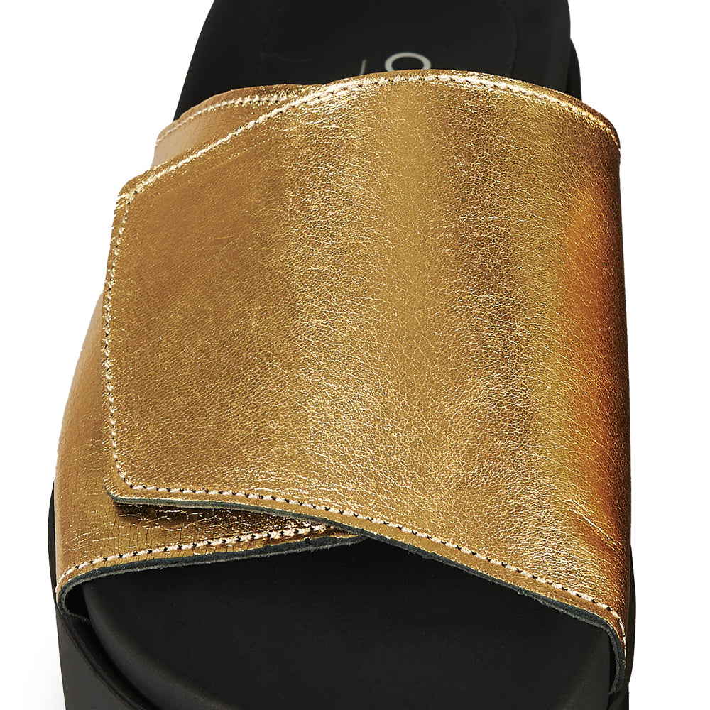 Sandali con zeppa fascia oro