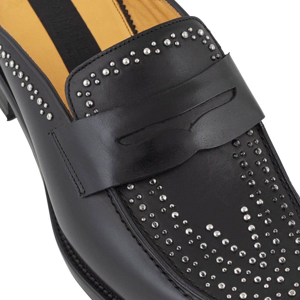 Mocassino slingback nero con borchie