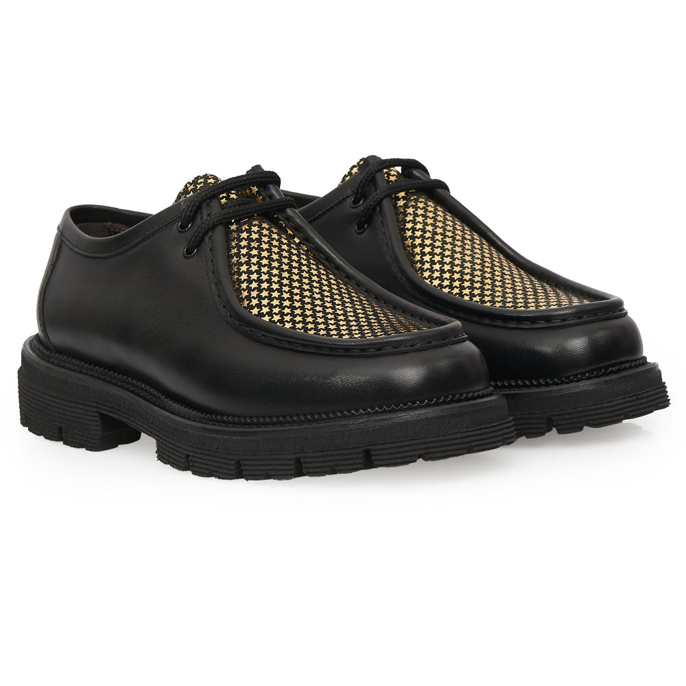 Scarpa Stringata Tirolese in Pelle Nera con Vaschetta a Stelline Dorate e Suola Lug