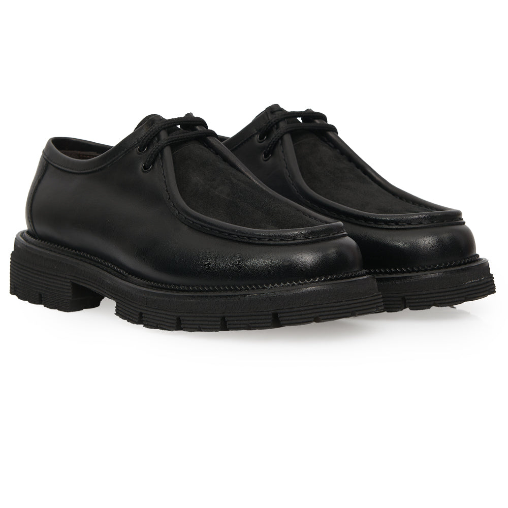 Scarpa Stringata Tirolese in Pelle Nera con Vaschetta in Camoscio e Suola Lug