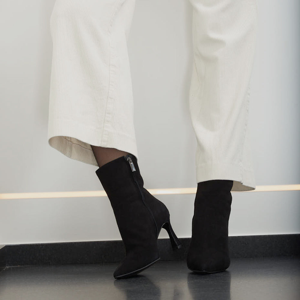 Tronchetti in camoscio nero