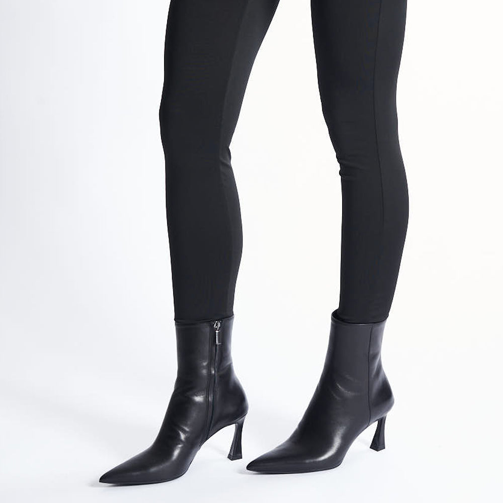 Tronchetto in pelle nera