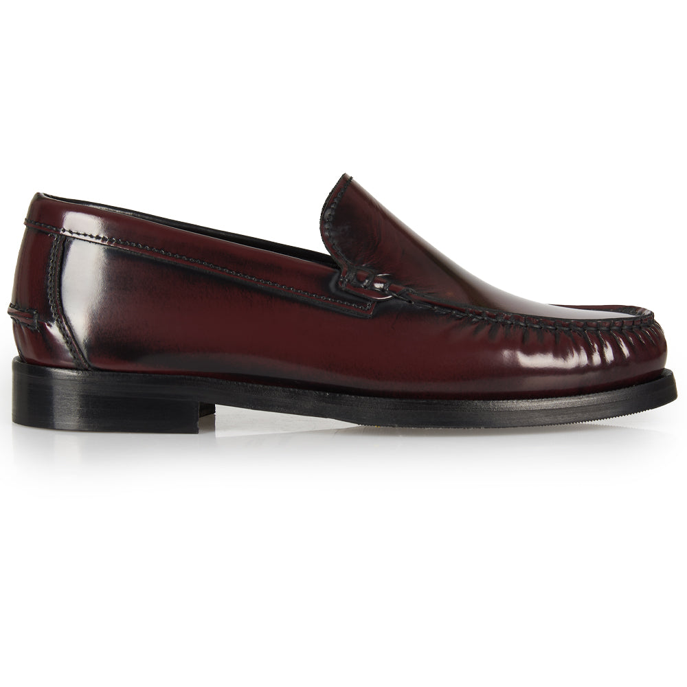 Mocassino classico bordeaux con cuciture a mano