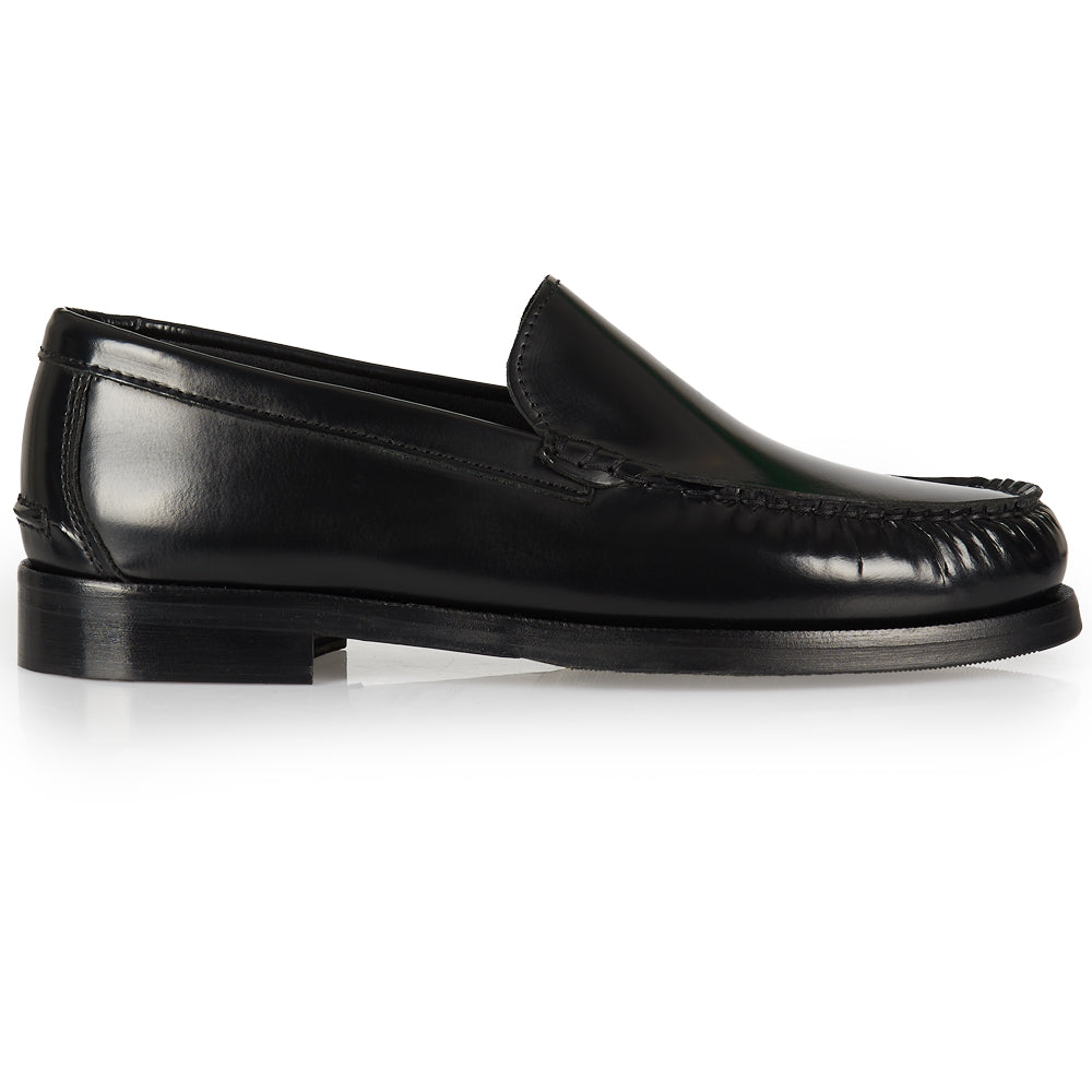 Mocassino classico nero con cucitura a mano