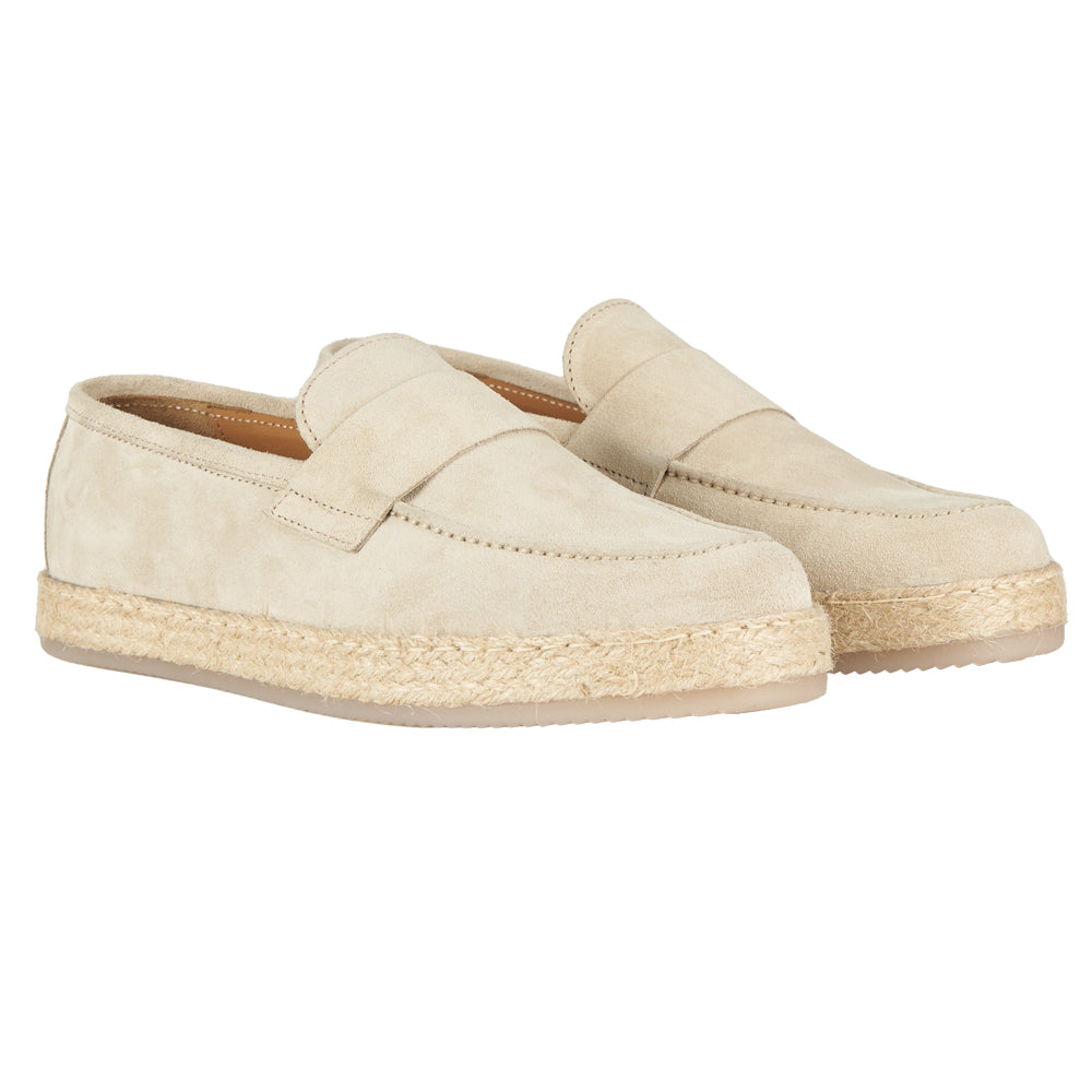 Mocassin en daim taupe avec semelle en corde caoutchoutée