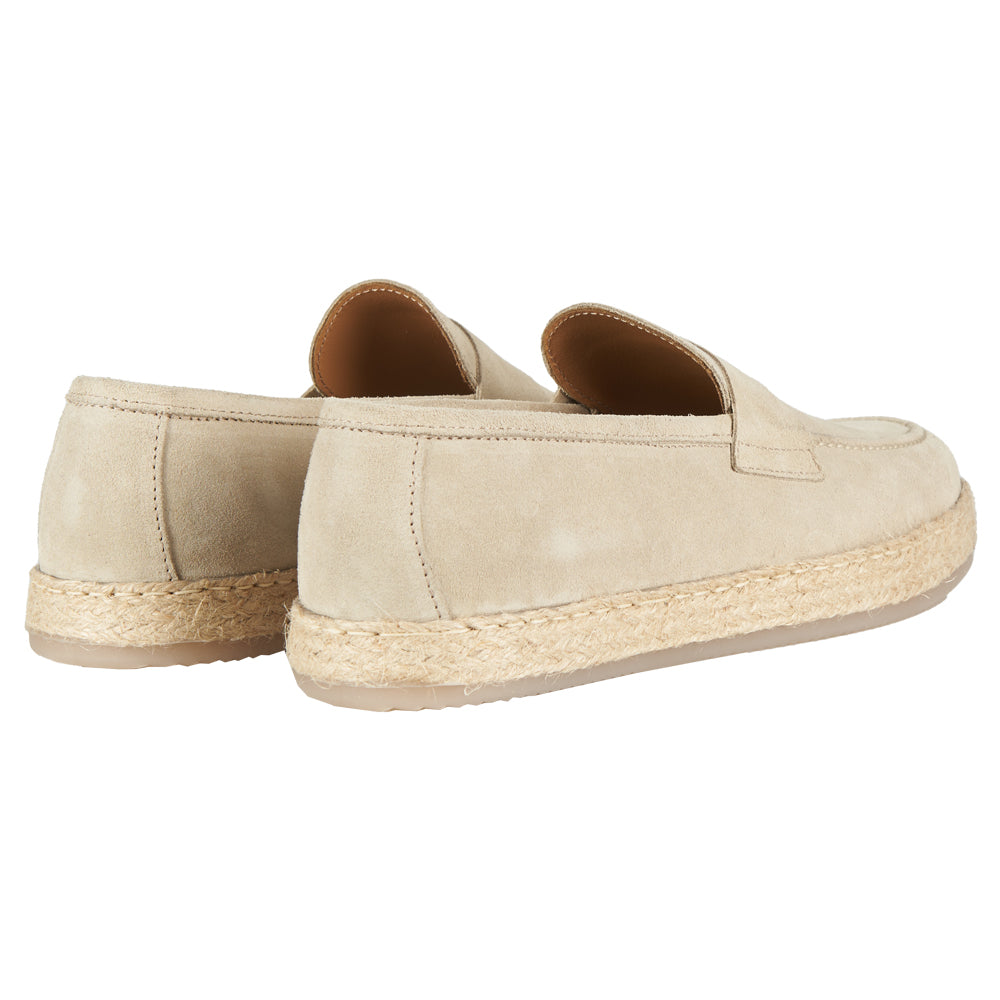 Mocassin en daim taupe avec semelle en corde caoutchoutée