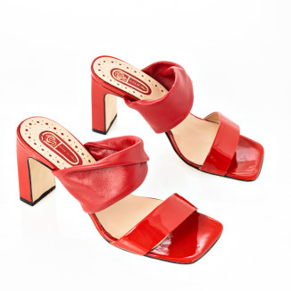 Sandales en cuir rouge