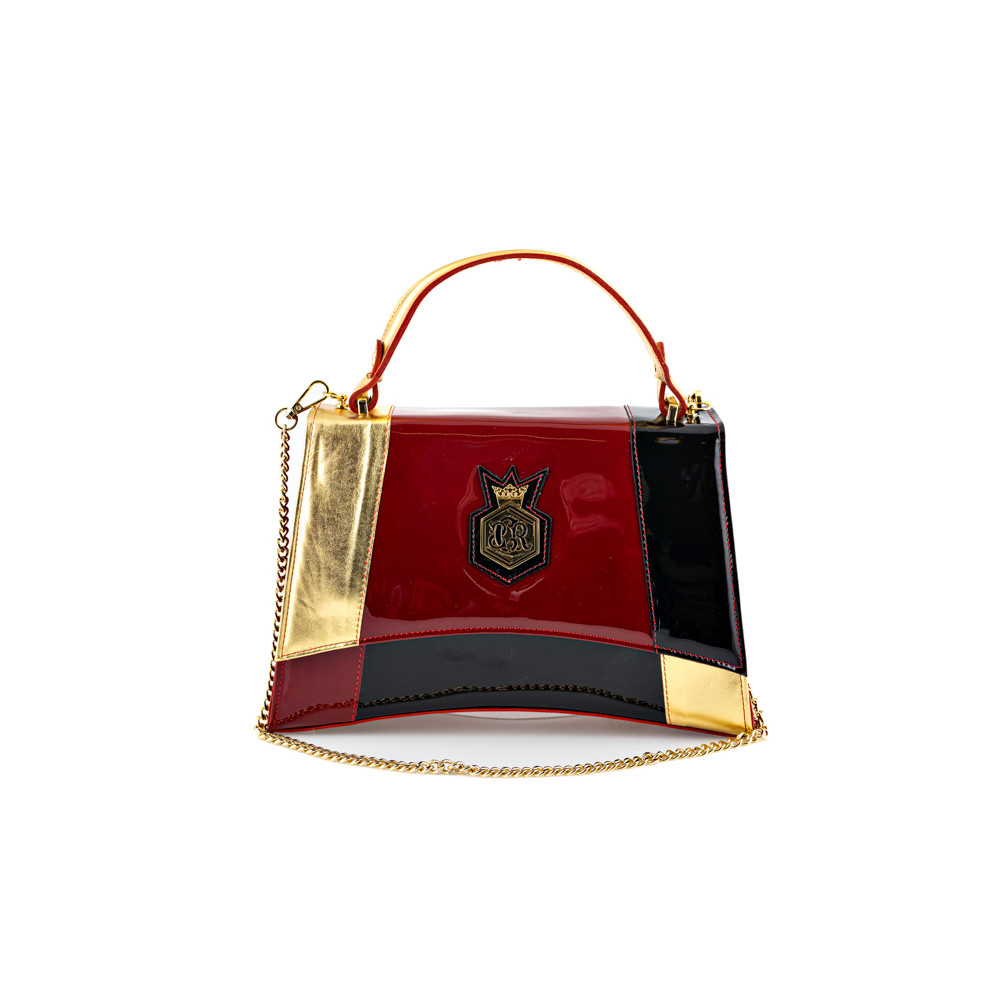 Handbag in golden leather blends with the red and black paint