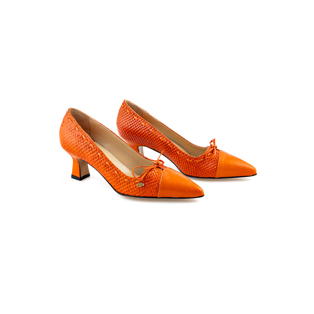 Décolleté in orange python print and smooth leather toecap