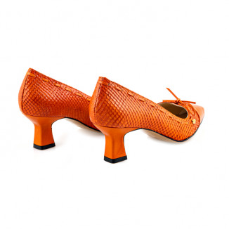 Décolleté in orange python print and smooth leather toecap