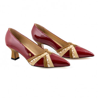 Décolleté in smooth red patent leather