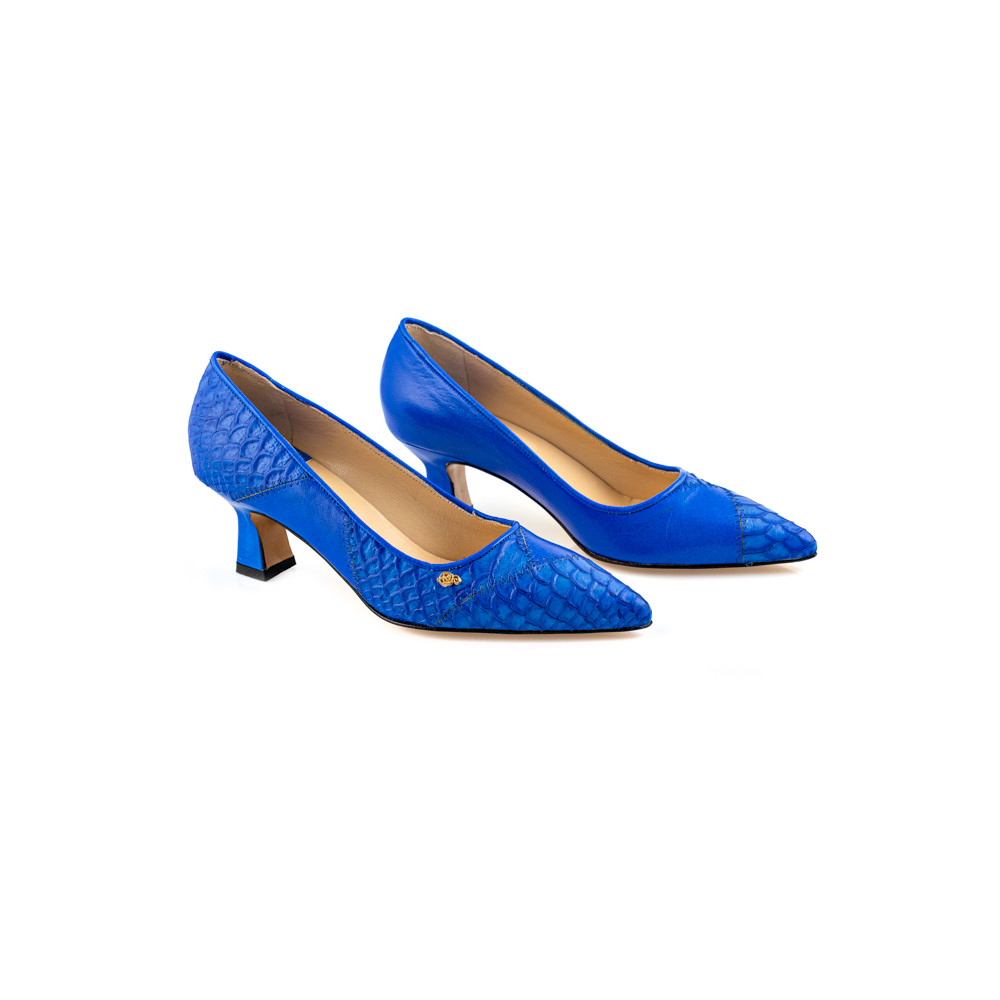Décolleté in  blue python-printed leather and smooth blue leather