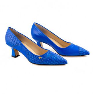 Décolleté in  blue python-printed leather and smooth blue leather