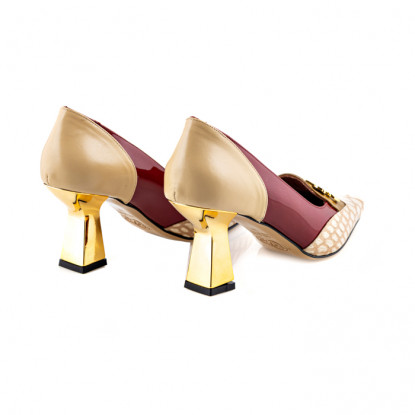 Décolleté in smooth red patent leather with beige and brown python printed leather tip and smooth beige leather back