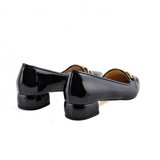 Ballerina flats in smooth black patent leather with inserts and edges