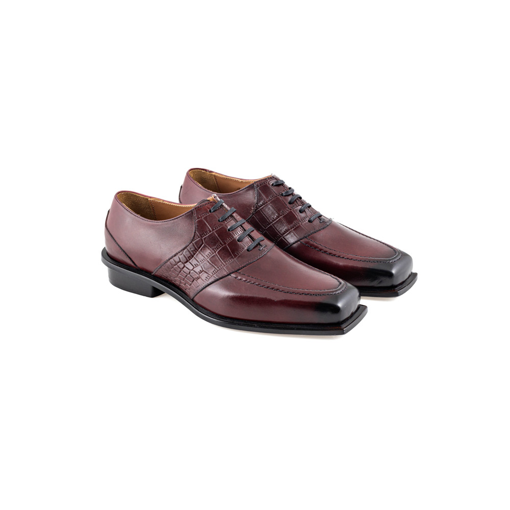 Oxford shoe with square toe