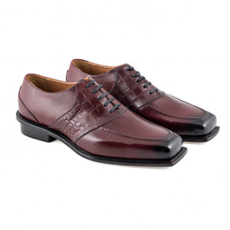 Oxford shoe with square toe