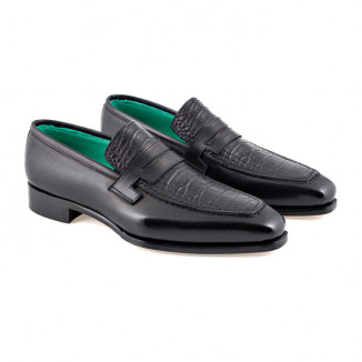 Classic moccasin in smooth black leather