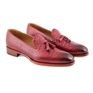 Moccasin in red crocodile printed leather