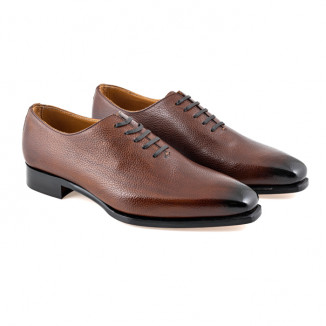 Classic lace-up shoe in light brown leather