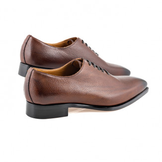 Classic lace-up shoe in light brown leather