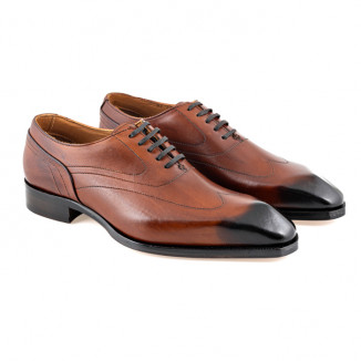Classic Oxford shoe in smooth tan leather