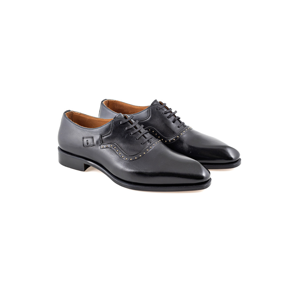 Oxford shoe in black smooth leather with decoration
