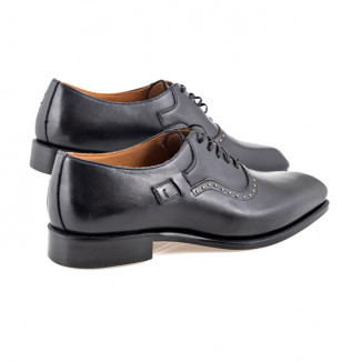 Oxford shoe in black smooth leather with decoration
