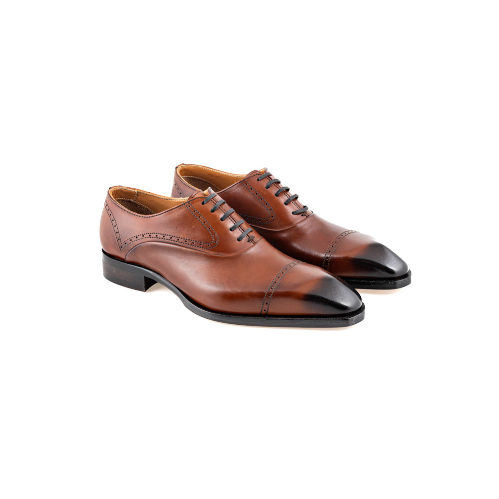 Oxford shoe in smooth tan leather