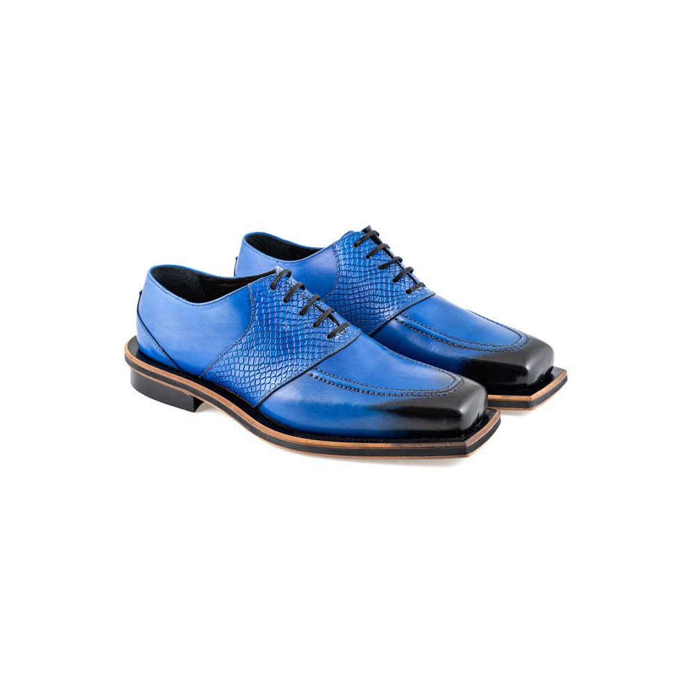 Oxford shoes in smooth blue leather