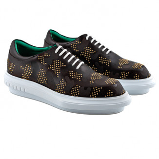 Spotted effect sneakers in...