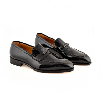 Moccasins in black patent leather