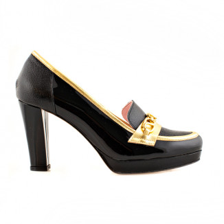 Courts in black patent leather