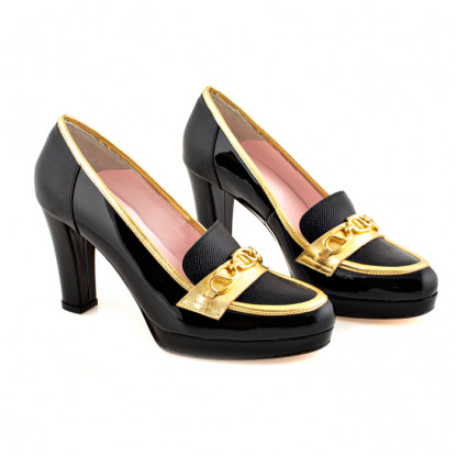 Courts in black patent leather