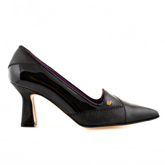 Courts in black patent/iguana printed leather