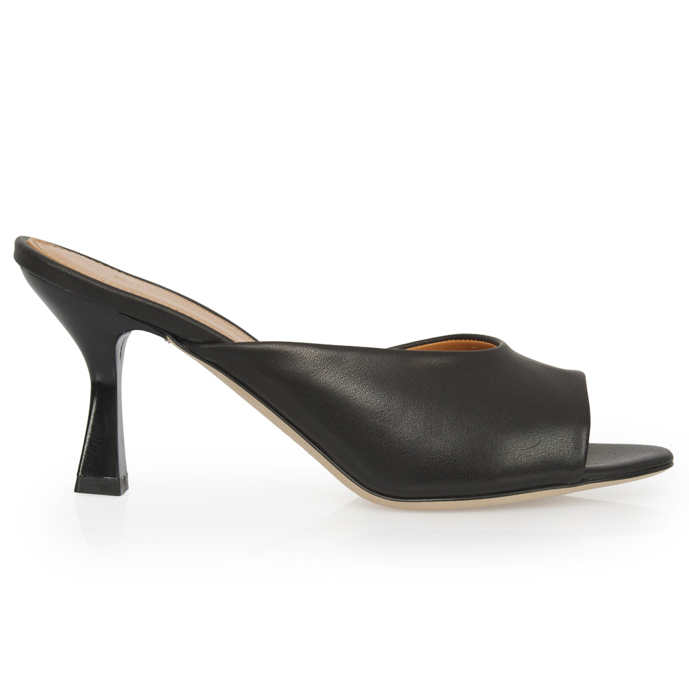 Sandalo in pelle nera