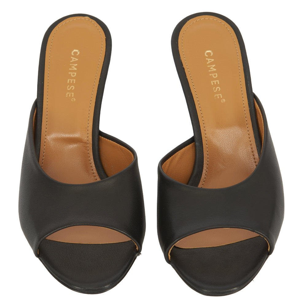 Sandalo in pelle nera