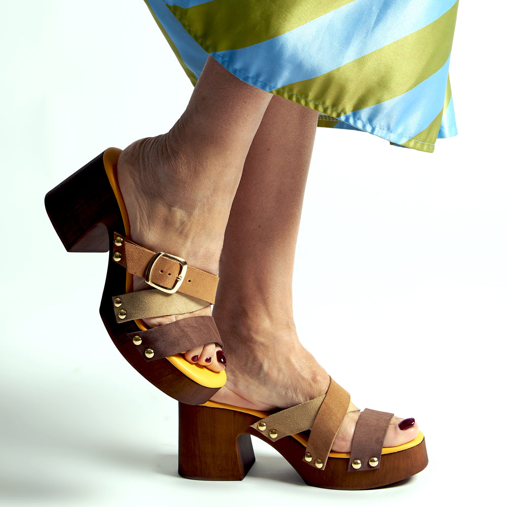 Zoccoli in Pelle con tomaia in camoscio marrone