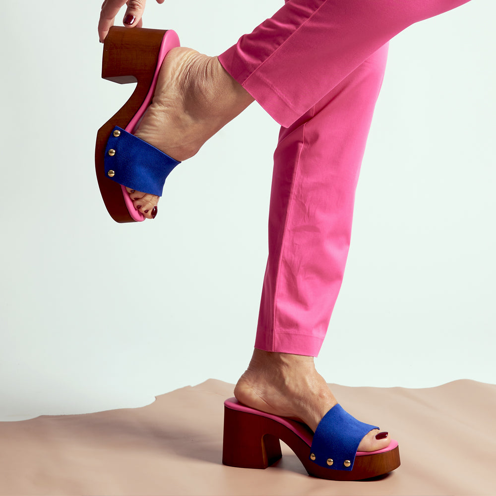 Zoccoli in pelle con tomaia in camoscio Blu