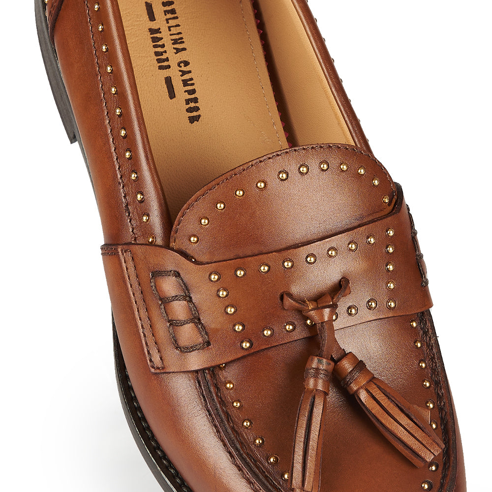 Mocassino penny con borchie e nappe